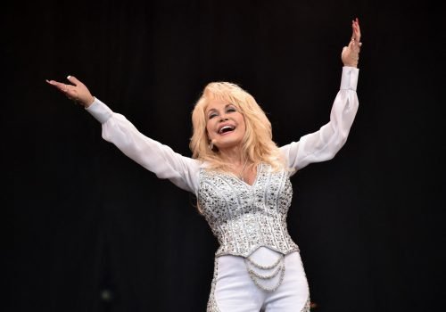 Dolly Parton: cantora passou os últimos momentos cercada por seus entes queridos (LEON NEAL /AFP)